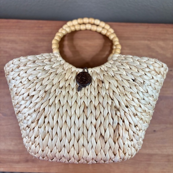 Straw Triangular Tote with Circle Bead Handle, Cinch Closure, EUC - Picture 8 of 16